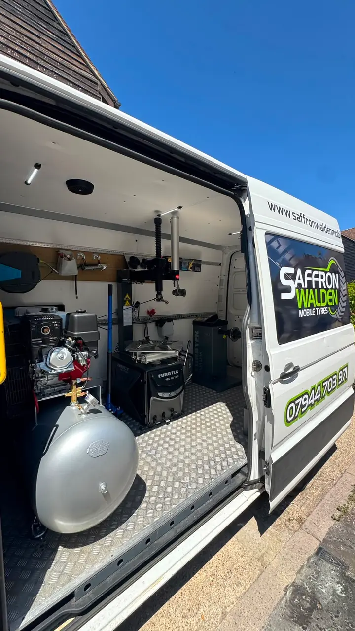 Tyre machine, wheel balancer and compressor built into the back of the van